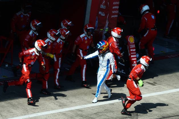 F1 Austrian Grand Prix 2026 Carlos Sainz of Atlassian Williams and Ferrari mechanics during the Formula 1 Austrian Grand Prix at Red Bull Ring in Spielberg, Austria on June 28, 2026. Spielberg Austria  Copyright: xJakubxPorzyckix originalFilename:porzycki-f1austri260628_np74w.jpg