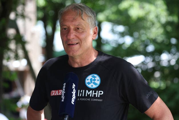 Stuttgart -Degerloch, Fußball SV Stuttgarter Kickers Trainingsauftakt, Geschäftsführer Lutz Siebrecht *** Stuttgart Degerloch, Soccer: SV Stuttgarter Kickers Kick Off Training Season, Managing Director Lutz Siebrecht
