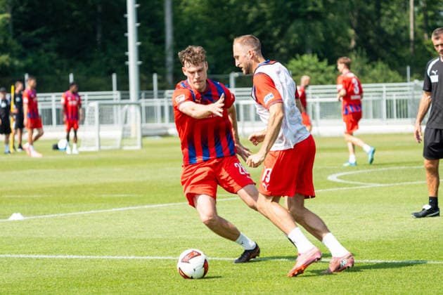 Adam Koelle (FC Heidenheim, 28) und Jonas Foehrenbach (FC Heidenheim, 19), 1.FC Heidenheim, Trainingsauftakt, Fußball, 2. Bundesliga, Saison 2026 2027, 28.06.2026, 1.FC Heidenheim, Trikotvorstellung, Fußball, 2. Bundesliga, Saison 2026 2027, 28.06.2026 Heidenheim *** Adam Koelle, FC Heidenheim, 28, and Jonas Foehrenbach, FC Heidenheim, 19, 1. FC Heidenheim, start of training, soccer, 2. Bundesliga, 2026–2027 season, June 28, 2026, 1 FC Heidenheim, jersey unveiling, soccer, 2. Bundesliga, 2026–2027 season, June 28, 2026, Heidenheim Copyright: xEibner-Pressefoto MaxxVogelx EP_MVL