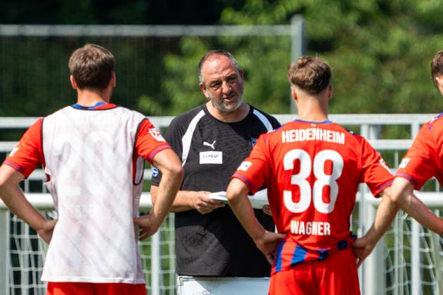 Frank Schmidt (FC Heidenheim, Cheftrainer), 1.FC Heidenheim, Trikotvorstellung, Fußball, 2. Bundesliga, Saison 2026 2027, 28.06.2026, 1.FC Heidenheim, Trikotvorstellung, Fußball, 2. Bundesliga, Saison 2026 2027, 28.06.2026 Heidenheim *** Frank Schmidt, FC Heidenheim, Head Coach, 1 FC Heidenheim, Jersey Unveiling, Soccer, 2. Bundesliga, 2026–2027 Season, June 28, 2026, 1 FC Heidenheim, jersey unveiling, soccer, 2. Bundesliga, 2026–2027 season, June 28, 2026, Heidenheim Copyright: xEibner-Pressefoto MaxxVogelx EP_MVL