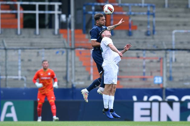 Fußball Testspiel VfL Bochum - Vonovia Allstars am 28.06.2026 im Vonovia Ruhrstadion in Bochum Michael Steinwender ( Bochum ), hinten - Ivo Kleinschwärzer ( Allstars ), vorne *** Soccer Friendly Match: VfL Bochum vs. Vonovia Allstars on June 28, 2026, at the Vonovia Ruhrstadion in Bochum. Michael Steinwender (Bochum), in the back; Ivo Kleinschwärzer (Allstars), in the front xRx
