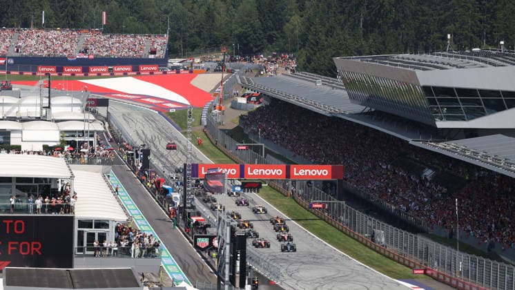 28.06.2026, Red Bull Ring, Spielberg, Formel 1 Großer Preis von Österreich 2026 , im Bild Rennstart:, George Russell (GBR), Mercedes-AMG Petronas Formula One Team, Lewis Hamilton (GBR), Scuderia Ferrari HP, Charles Leclerc (MCO), Max Verstappen (NLD), Oracle Red Bull Racing, Andrea Kimi Antonelli (ITA), Lando Norris (GBR), McLaren Mastercard F1 Team, Oscar Piastri (AUS) (Photo by Alessandro Martellotta Hasan Bratic DeFodi Images) - *** June 28, 2026, Red Bull Ring, Spielberg, 2026 Formula 1 Austrian Grand Prix, pictured: race start, George Russell (GBR), Mercedes AMG Petronas Formula One Team, Lewis Hamilton (GBR), Scuderia Ferrari HP, Charles Leclerc (MCO), Max Verstappen (NLD), Oracle Red Bull Racing, Andrea Kimi Antonelli (ITA), Lando Norris (GBR), McLaren Mastercard F1 Team, Oscar Piastri (AUS). Photo by Alessandro Martellotta, Hasan Bratic, DeFodi Images