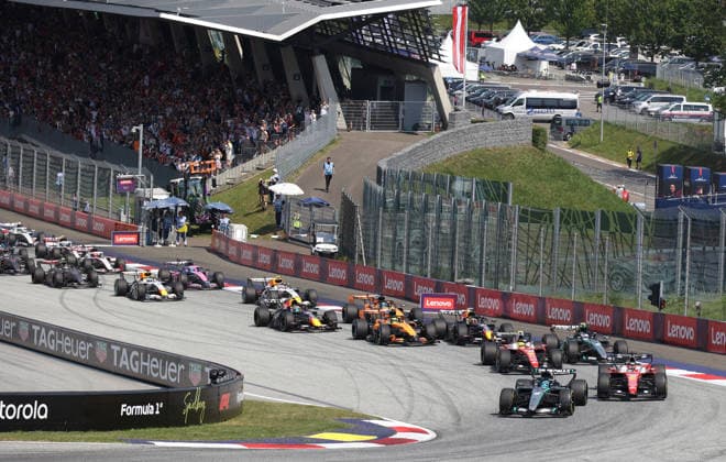 28.06.2026, Red Bull Ring, Spielberg, Formel 1 Großer Preis von Österreich 2026 , im Bild Rennstart:, George Russell (GBR), Mercedes-AMG Petronas Formula One Team, Lewis Hamilton (GBR), Scuderia Ferrari HP, Charles Leclerc (MCO), Max Verstappen (NLD), Oracle Red Bull Racing, Andrea Kimi Antonelli (ITA), Lando Norris (GBR), McLaren Mastercard F1 Team, Oscar Piastri (AUS) (Photo by Alessandro Martellotta Hasan Bratic DeFodi Images) - *** June 28, 2026, Red Bull Ring, Spielberg, 2026 Formula 1 Austrian Grand Prix, pictured: race start, George Russell (GBR), Mercedes AMG Petronas Formula One Team, Lewis Hamilton (GBR), Scuderia Ferrari HP, Charles Leclerc (MCO), Max Verstappen (NLD), Oracle Red Bull Racing, Andrea Kimi Antonelli (ITA), Lando Norris (GBR), McLaren Mastercard F1 Team, Oscar Piastri (AUS). Photo by Alessandro Martellotta, Hasan Bratic, DeFodi Images