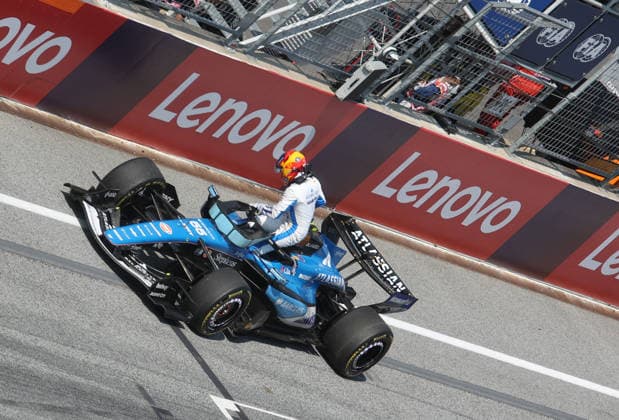 28.06.2026, Red Bull Ring, Spielberg, Formel 1 Großer Preis von Österreich 2026 , im Bild Carlos Sainz Jr. (ESP), Atlassian Williams F1 Team stellt sein Auto mit Defekt auf der Start-Zielgeraden ab. (Photo by Alessandro Martellotta Hasan Bratic DeFodi Images) - *** June 28, 2026, Red Bull Ring, Spielberg, 2026 Formula 1 Austrian Grand Prix; pictured: Carlos Sainz Jr. (ESP) of the Atlassian Williams F1 Team parks his car, which has suffered a mechanical failure, on the start-finish straight. Photo by Alessandro Martellotta, Hasan Bratic, DeFodi Images