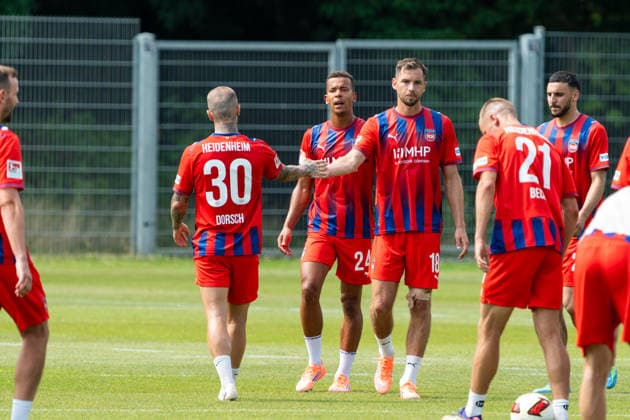 erfolgreicher Trainingsauftakt mit Niklas Dorsch (FC Heidenheim, 30) und Marvin Pieringer (FC Heidenheim, 18), 1.FC Heidenheim, Trainingsauftakt, Fußball, 2. Bundesliga, Saison 2026 2027, 28.06.2026, 1.FC Heidenheim, Trikotvorstellung, Fußball, 2. Bundesliga, Saison 2026 2027, 28.06.2026 Heidenheim *** Successful start to training with Niklas Dorsch (FC Heidenheim, 30) and Marvin Pieringer (FC Heidenheim, 18), 1 FC Heidenheim, start of training, soccer, 2. Bundesliga, 2026–2027 season, June 28, 2026, 1 FC Heidenheim, jersey unveiling, soccer, 2. Bundesliga, 2026–2027 season, June 28, 2026, Heidenheim Copyright: xEibner-Pressefoto MaxxVogelx EP_MVL