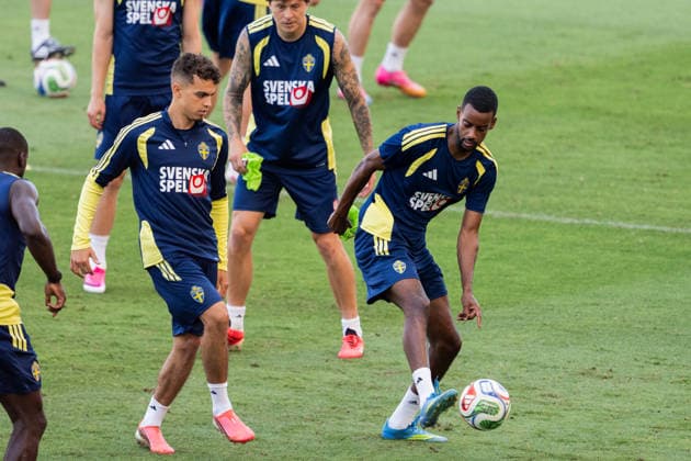 260628 Yasin Ayari and Alexander Isak of the Swedish national football team at a training session during day 18 of the FIFA World Cup, WM, Weltmeisterschaft, Fussball 2026 on June 28, 2026 in Dallas. Photo: Petter Arvidson BILDBYRAN kod PA PA1263 fotboll football soccer fotball vm fotbolls-vm fotball-vm fotbolls-vm 2026 fifa world cup 2026 träning practice training sverige sweden sverige a day 18 bbeng *** June 28, 2026: Yasin Ayari and Alexander Isak of the Swedish national soccer team at a training session on Day 18 of the 2026 FIFA World Cup on June 28, 2026 in Dallas. Photo by Petter Arvidson, BILDBYRAN. Code: PA PA1263. soccer, football, soccer, World Cup, soccer World Cup, soccer World Cup, soccer World Cup 2026, FIFA World Cup 2026, training, practice, Sweden, Sweden A, day 18 bbeng  Copyright: PETTERxARVIDSON BB260628PA004