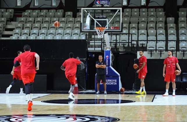 Turkish National Basketball Team training session ahead of FIBA World Cup Qualifiers ISTANBUL, TURKIYE - JUNE 28: Head coach Ergin Ataman (C) is seen during a training session of the Turkish National Men s Basketball Team ahead of their upcoming matches against Bosnia and Herzegovina, and Switzerland for the 2027 FIBA Basketball World Cup European Qualifiers, at Besiktas GAIN Sports Complex in Istanbul, Turkiye on June 28, 2026. The first 10 minutes of the practice session, which included passing and warm-up drills, were open to the press. Esra Bilgin Anadolu Istanbul Turkey. Editorial use only. Please get in touch for any other usage.  Copyright: x2026xAnadoluxEsraxBilginx
