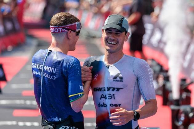 MAINOVA IRONMAN Frankfurt European Championship, EM, Europameisterschaft Triathlon mit den Disziplinen Schwimmen, Radfahren und Marathonlauf in Frankfurt am Main. v.l. Norweger Casper Stornes gewinnt in Frankfurt den EM-Titel sein Landsmann Gustav Iden wird zweiter. Frankfurt am Main Am Römer Hessen Deutschland *** MAINOVA IRONMAN Frankfurt European Championship Triathlon, featuring swimming, cycling, and a marathon, in Frankfurt am Main. From left: Norway’s Casper Stornes wins the European Championship title in Frankfurt; his compatriot Gustav Iden finishes second. Frankfurt am Main, at the Römer, Hesse, Germany