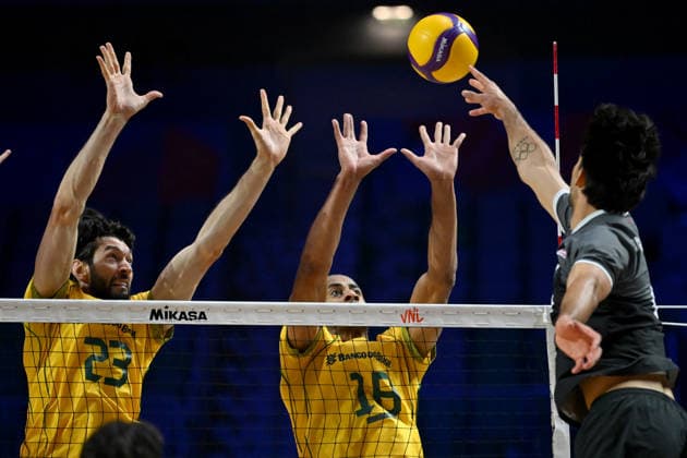 LJUBLJANA, SLOVENIA - JUNE 28: Xander Ketrzynski of Canada (R) in action against Douglas Pureza of Brazil (C) during the FIVB Men s Volleyball Nations League match between Canada and Brazil at Arena Stozice, Ljubljana on June 28, 2026 in Ljubljana, Slovenia. (Photo by Igor Kupljenik Sports Press Photo).  Copyright: xIgorxKupljenikx xSPPx Sportspressphoto_SPR179386