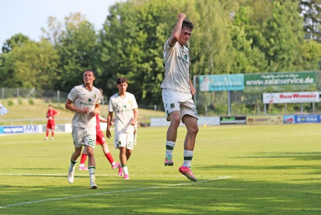 Fussball, Herren, Saison 2026 2027, FC Sportfreunde Schwaig - TSV 1860 München, Testspiel, Vorbereitung 0:1 Emre Erdogan (TSV 1860 München) Tor, Führung, Jubel, Jubelsprung *** Soccer, Men s, 2026–2027 Season, FC Sportfreunde Schwaig vs. TSV 1860 Munich, Friendly Match, Preseason 0–1 Emre Erdogan (TSV 1860 Munich) Goal, Lead, Celebration, Jumping for Joy