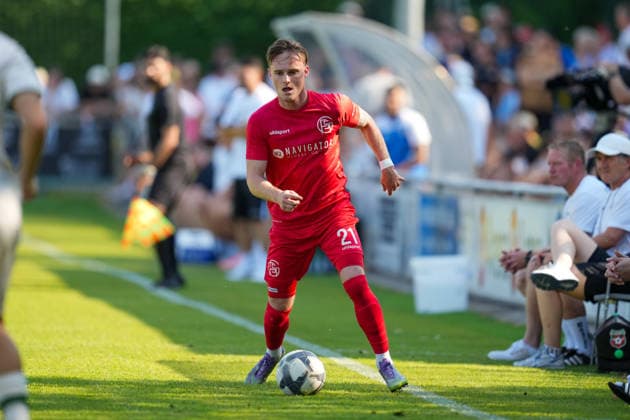 Fußball - Herren - Testspiel - Saison 2026 2027 - 28.06.2026 - FC Schwaig - TSV 1860 Muenchen Leon Roth von FC Spfr. Schwaig am Ball Oberding NGL Arena Bayern Deutschland *** Men s Soccer Friendly Match, 2026–2027 Season, June 28, 2026: FC Schwaig vs. TSV 1860 Munich; Leon Roth of FC Spfr Schwaig in possession of the ball at Oberding NGL Arena, Bavaria, Germany