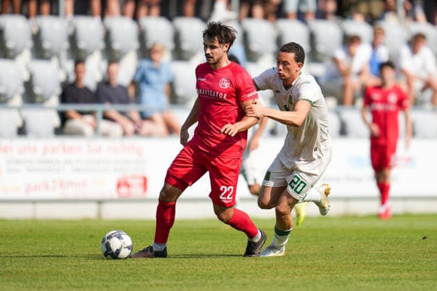 Fußball - Herren - Testspiel - Saison 2026 2027 - 28.06.2026 - FC Schwaig - TSV 1860 Muenchen Fabio Groß (L) von FC Spfr. Schwaig im Zweikampf mit Samuel Althaus von TSV 1860 München Oberding NGL Arena Bayern Deutschland *** Men s Soccer Friendly Match, 2026–2027 Season, June 6, 2026: FC Schwaig vs. TSV 1860 Munich. Fabio Groß (L) of FC Spfr Schwaig in a tackle with Samuel Althaus of TSV 1860 Munich Oberding, NGL Arena Bavaria, Germany