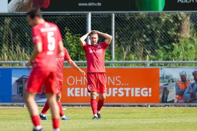 Fußball - Herren - Testspiel - Saison 2026 2027 - 28.06.2026 - FC Schwaig - TSV 1860 Muenchen Robert Rohrhirsch von FC Spfr. Schwaig reagiert auf das Geschehenist enttäuscht Oberding NGL Arena Bayern Deutschland *** Men s Soccer Friendly Match, 2026–2027 Season, June 28, 2026: FC Schwaig vs. TSV 1860 Munich. Robert Rohrhirsch of FC Spfr Schwaig reacts to the action; he is disappointed. Oberding, NGL Arena, Bavaria, Germany