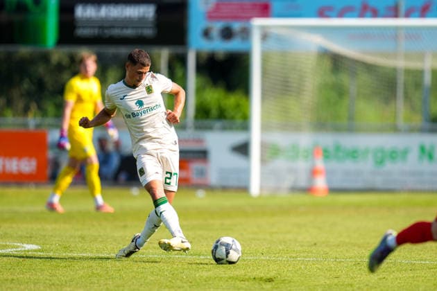 Fußball - Herren - Testspiel - Saison 2026 2027 - 28.06.2026 - FC Schwaig - TSV 1860 Muenchen Benedikt Hoppe von TSV 1860 München spielt den Ball Oberding NGL Arena Bayern Deutschland *** Men s Soccer Friendly Match, 2026–2027 Season, June 28, 2026: FC Schwaig vs. TSV 1860 Munich; Benedikt Hoppe of TSV 1860 Munich kicks the ball at the Oberding NGL Arena in Bavaria, Germany