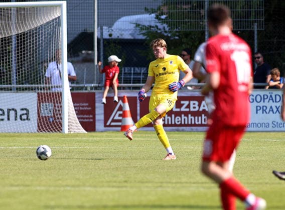 Fussball, Herren, Saison 2026 2027, FC Sportfreunde Schwaig - TSV 1860 München, Testspiel, Vorbereitung Paul Bachmann (TSV 1860 München) spielt einen Ball *** Soccer, Men s, 2026–2027 Season, FC Sportfreunde Schwaig vs. TSV 1860 Munich, Friendly Match, Preseason; Paul Bachmann of TSV 1860 Munich kicks the ball