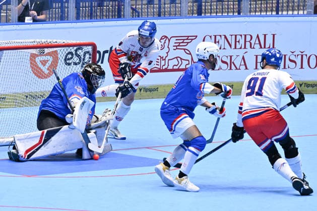 L-R Goalkeeper Andrew Carter (USA , Tomas Wrobel (CZE), Carlos Fornaris (USA) and Martin Kohout (CZE) in action during the Men s World Ball Hockey Championship Final: Czech Republic vs. USA, Ostravar Arena, Ostrava, June 28, 2026. (CTKxPhoto JaroslavxOzana) CTKPhotoP2026062804995  CTKPhotoP2026062804995