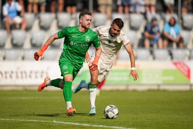 Fußball - Herren - Testspiel - Saison 2026 2027 - 28.06.2026 - FC Schwaig - TSV 1860 Muenchen Moritz Knauf von FC Spfr. Schwaig im Zweikampf mit Raphael Wach (R) von TSV 1860 München Oberding NGL Arena Bayern Deutschland *** Men s Soccer Friendly Match, 2026–2027 Season, June 6, 2026: FC Schwaig vs. TSV 1860 Munich. Moritz Knauf of FC Spfr Schwaig in a tackle with Raphael Wach R of TSV 1860 Munich Oberding, NGL Arena Bavaria, Germany