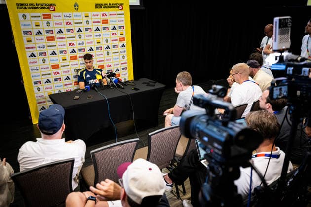 260628 Yasin Ayari of the Swedish men s national football team in the mixed zone after a training session during day 18 of the FIFA World Cup, WM, Weltmeisterschaft, Fussball 2026 on June 28, 2026 in Dallas. Photo: Petter Arvidson BILDBYRAN kod PA PA1264 fotboll football soccer fotball vm fotbolls-vm fotball-vm fotbolls-vm 2026 fifa world cup 2026 mixed zone sverige sweden sverige a day 18 bbeng *** June 28, 2026: Yasin Ayari of the Swedish men’s national soccer team in the mixed zone after a training session on Day 18 of the 2026 FIFA World Cup on June 28, 2026 in Dallas. Photo by Petter Arvidson, BILDBYRAN. Code: PA PA1264. soccer, football, soccer World Cup, 2026 FIFA World Cup, mixed zone, Sweden, Sweden A, Day 18 bbeng  Copyright: PETTERxARVIDSON BB260628PA078