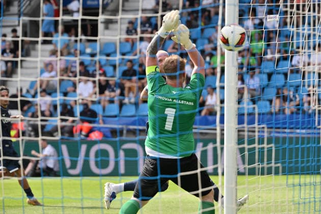 Philipp Hofmann (VfL Bochum) erzielt mit diesem Kopfball das Tor zum 6:0 28.06.2026, Fussball 2. Bundesliga, Saison 2026 2027, Testspiel, VfL Bochum - Vonovia Allstars Bochum Vonovia Ruhrstadion Nordrhein Westfalen Deutschland *** Philipp Hofmann of VfL Bochum scores the goal with this header on June 28, 2026, Soccer 2. Bundesliga, 2026–2027 season, friendly match, VfL Bochum vs. Vonovia Allstars, Bochum Vonovia Ruhrstadion, North Rhine-Westphalia, Germany Team2
