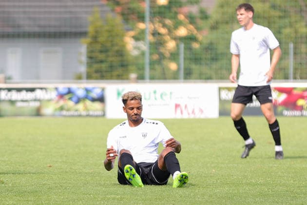 28.06.2026, Fußball, Testspiel, Saison 2026 2027: TSV Abtswind - FC Schweinfurt 05 Mike Dellinger (FC Schweinfurt 05, 10) am Boden Abtswind Kräuter Mix Arena Bayern Unterfranken Deutschland *** June 28, 2026, Soccer, Friendly Match, 2026–2027 Season, TSV Abtswind vs. FC Schweinfurt 05, Mike Dellinger (FC Schweinfurt 05), 10 a.m., Abtswind Kräuter Mix Arena, Bavaria, Lower Franconia, Germany