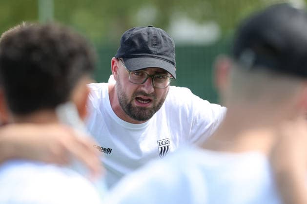 28.06.2026, Fußball, Testspiel, Saison 2026 2027: TSV Abtswind - FC Schweinfurt 05 Trainer Jan Gernlein (FC Schweinfurt 05), Einzelbild Abtswind Kräuter Mix Arena Bayern Unterfranken Deutschland *** June 28, 2026, Soccer, Friendly Match, 2026–2027 Season, TSV Abtswind vs. FC Schweinfurt 05, Coach Jan Gernlein (FC Schweinfurt 05), Single image, Abtswind Kräuter Mix Arena, Bavaria, Lower Franconia, Germany