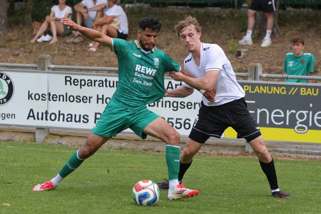 28.06.2026, Fußball, Testspiel, Saison 2026 2027: TSV Abtswind - FC Schweinfurt 05 rechts: Maximilian Stahl (FC Schweinfurt 05, 32) im Duell Abtswind Kräuter Mix Arena Bayern Unterfranken Deutschland *** June 28, 2026, Soccer, Friendly Match, 2026–2027 Season: TSV Abtswind vs. FC Schweinfurt 05; Maximilian Stahl (FC Schweinfurt 05), No. 32, in action at the Abtswind Kräuter Mix Arena, Bavaria, Lower Franconia, Germany
