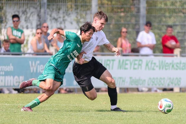 28.06.2026, Fußball, Testspiel, Saison 2026 2027: TSV Abtswind - FC Schweinfurt 05 rechts: Nicolas Pfarr (FC Schweinfurt 05) im Duell Abtswind Kräuter Mix Arena Bayern Unterfranken Deutschland *** June 28, 2026, Soccer, Friendly Match, 2026–2027 Season: TSV Abtswind vs. FC Schweinfurt 05 (Nicolas Pfarr, FC Schweinfurt 05, on the right) at the Abtswind Kräuter Mix Arena in Lower Franconia, Bavaria, Germany