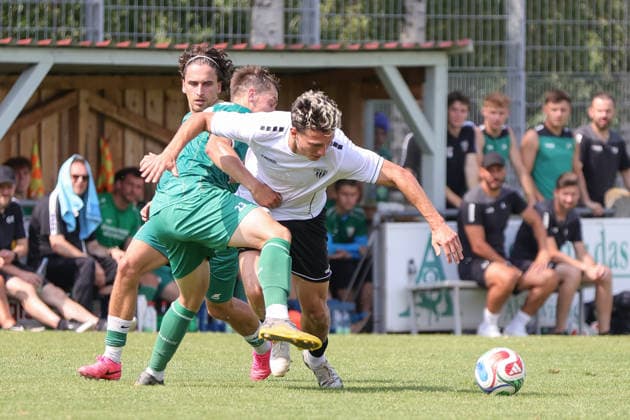 28.06.2026, Fußball, Testspiel, Saison 2026 2027: TSV Abtswind - FC Schweinfurt 05 rechts: Testspieler Radzivon Hushcha (FC Schweinfurt 05, 33) im Duell Abtswind Kräuter Mix Arena Bayern Unterfranken Deutschland *** June 28, 2026, Soccer, Friendly Match, 2026–2027 Season: TSV Abtswind vs. FC Schweinfurt 05; Radzivon Hushcha (FC Schweinfurt 05, No. 33) in action at the Abtswind Kräuter Mix Arena in Lower Franconia, Bavaria, Germany