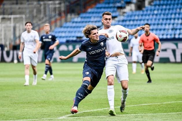Testspiel VfL Bochum Gegner ist das Vonovia-Allstar-Team ** NUR FÜR REDAKTIONELLE ZWECKE ** EDITORIAL USE ONLY **<p>Luis Pick, VfL Bochum (in Blau) beim Fußball-Testspiel am Sonntag, 28. Juni 2026 gegen das Vonovia-Allstar-Team (in Weiß) im Stadion in Bochum. Deutschland NRW Bochum Copyright: VladimirxWegener *** Friendly Match: VfL Bochum vs. the Vonovia All-Star Team ** FOR EDITORIAL USE ONLY ** EDITORIAL USE ONLY ** Photo by Luis Pick: VfL Bochum in blue during a soccer friendly match on Sunday, June 28, 2026, against the Vonovia All-Star Team in white at the stadium in Bochum, Germany (North Rhine-Westphalia), Bochum. Copyright VladimirxWegener Copyright: VladimirxWegener doc86hjqvt9xza1k30v9v6x ,EDITORIAL USE ONLY
