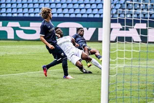 Testspiel VfL Bochum Gegner ist das Vonovia-Allstar-Team ** NUR FÜR REDAKTIONELLE ZWECKE ** EDITORIAL USE ONLY **<p>Luis Pick und Samuel Bamba, VfL Bochum (in Blau) beim Fußball-Testspiel am Sonntag, 28. Juni 2026 gegen das Vonovia-Allstar-Team (in Weiß) im Stadion in Bochum. Deutschland NRW Bochum Copyright: VladimirxWegener *** Friendly Match: VfL Bochum vs. the Vonovia All-Star Team ** FOR EDITORIAL USE ONLY ** EDITORIAL USE ONLY ** p Luis Pick and Samuel Bamba, VfL Bochum in blue during the soccer friendly on Sunday, June 28, 2026, against the Vonovia All-Star Team in white at the stadium in Bochum, Germany (North Rhine-Westphalia), Bochum. Copyright VladimirxWegener Copyright: VladimirxWegener doc86hjqvxz4tj3pjeegly ,EDITORIAL USE ONLY