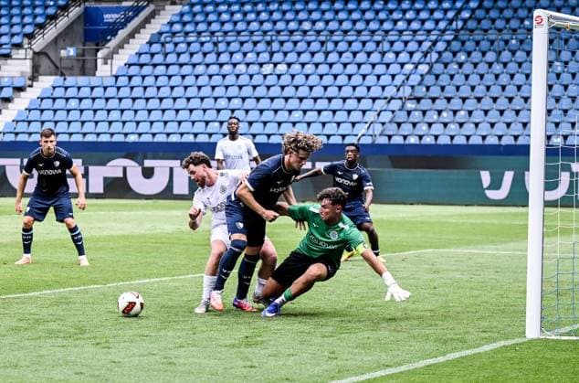 Testspiel VfL Bochum Gegner ist das Vonovia-Allstar-Team ** NUR FÜR REDAKTIONELLE ZWECKE ** EDITORIAL USE ONLY **<p>Luis Pick, VfL Bochum (in Blau) beim Fußball-Testspiel am Sonntag, 28. Juni 2026 gegen das Vonovia-Allstar-Team (in Weiß) im Stadion in Bochum. Deutschland NRW Bochum Copyright: VladimirxWegener *** Friendly Match: VfL Bochum vs. the Vonovia All-Star Team ** FOR EDITORIAL USE ONLY ** EDITORIAL USE ONLY ** Photo by Luis Pick: VfL Bochum in blue during a soccer friendly match on Sunday, June 28, 2026, against the Vonovia All-Star Team in white at the stadium in Bochum, Germany (North Rhine-Westphalia), Bochum. Copyright VladimirxWegener Copyright: VladimirxWegener doc86hjqw82btvgbgx3elh ,EDITORIAL USE ONLY