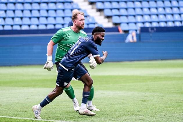 Testspiel VfL Bochum Gegner ist das Vonovia-Allstar-Team ** NUR FÜR REDAKTIONELLE ZWECKE ** EDITORIAL USE ONLY **<p>Moritz-Broni Kwarteng, VfL Bochum (in Blau) beim Fußball-Testspiel am Sonntag, 28. Juni 2026 gegen das Vonovia-Allstar-Team (in Weiß) im Stadion in Bochum. Deutschland NRW Bochum Copyright: VladimirxWegener *** Friendly Match: VfL Bochum vs. the Vonovia All-Star Team ** FOR EDITORIAL PURPOSES ONLY ** EDITORIAL USE ONLY ** p Moritz Broni Kwarteng, VfL Bochum in blue during a soccer friendly on Sunday, June 28, 2026, against the Vonovia All-Star Team in white at the stadium in Bochum, Germany (North Rhine-Westphalia), Bochum. Copyright VladimirxWegener Copyright: VladimirxWegener doc86hjqww60f8zbj2te6i ,EDITORIAL USE ONLY