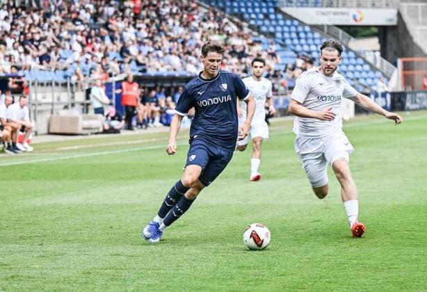 Testspiel VfL Bochum Gegner ist das Vonovia-Allstar-Team ** NUR FÜR REDAKTIONELLE ZWECKE ** EDITORIAL USE ONLY **<p>Oliver Olsen, VfL Bochum (in Blau) beim Fußball-Testspiel am Sonntag, 28. Juni 2026 gegen das Vonovia-Allstar-Team (in Weiß) im Stadion in Bochum. Deutschland NRW Bochum Copyright: VladimirxWegener *** Friendly Match: VfL Bochum vs. the Vonovia All-Star Team ** FOR EDITORIAL USE ONLY ** EDITORIAL USE ONLY ** Photo by Oliver Olsen: VfL Bochum in blue during a soccer friendly match on Sunday, June 28, 2026, against the Vonovia All-Star Team in white at the stadium in Bochum, Germany (North Rhine-Westphalia), Bochum. Copyright VladimirxWegener Copyright: VladimirxWegener doc86hjqt7kmdj1g2lhogly ,EDITORIAL USE ONLY