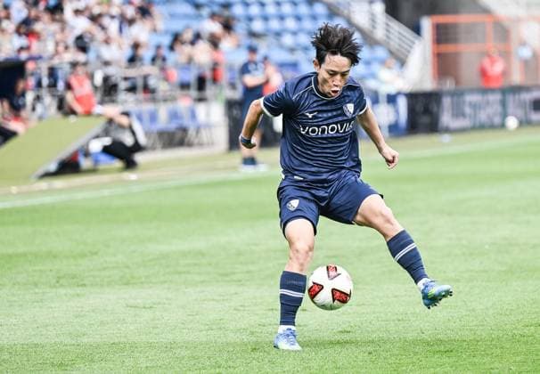 Testspiel VfL Bochum Gegner ist das Vonovia-Allstar-Team ** NUR FÜR REDAKTIONELLE ZWECKE ** EDITORIAL USE ONLY **<p>Koji Miyoshi, VfL Bochum (in Blau) beim Fußball-Testspiel am Sonntag, 28. Juni 2026 gegen das Vonovia-Allstar-Team (in Weiß) im Stadion in Bochum. Deutschland NRW Bochum Copyright: VladimirxWegener *** Friendly Match: VfL Bochum vs. the Vonovia All-Star Team ** FOR EDITORIAL USE ONLY ** EDITORIAL USE ONLY ** Photo by Koji Miyoshi: VfL Bochum in blue during a soccer friendly on Sunday, June 28, 2026, against the Vonovia All-Star Team in white at the stadium in Bochum, Germany (North Rhine-Westphalia, Bochum). Copyright VladimirxWegener Copyright: VladimirxWegener doc86hjqtndl1fdy4eet4 ,EDITORIAL USE ONLY