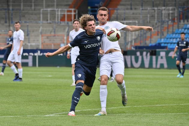 Luis Pick (VfL Bochum), li., gegen Yannik Eversberg (Allstars) 28.06.2026, Fussball 2. Bundesliga, Saison 2026 2027, Testspiel, VfL Bochum - Vonovia Allstars Bochum Vonovia Ruhrstadion Nordrhein Westfalen Deutschland *** Luis Pick (VfL Bochum), left, against Yannik Eversberg (Allstars) on June 28, 2026; soccer, 2. Bundesliga, 2026–2027 season, friendly match; VfL Bochum Vonovia Allstars, Bochum Vonovia Ruhrstadion, North Rhine-Westphalia, Germany Team2