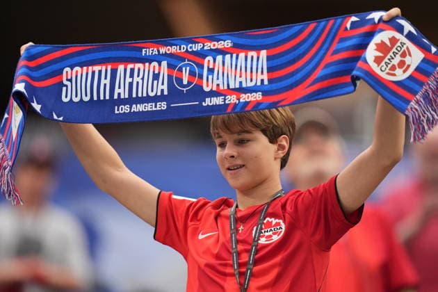 FIFA World Cup, WM, Weltmeisterschaft, Fussball 2026 - Round of 32 - South Africa vs Canada Supporters of Canada cheer before the FIFA World Cup 2026 Round of 32 match South Africa against Canada, in Los Angeles, USA, 28 June 2026. LOS ANGELES United States  Copyright: xSCOTTxSTRAZZANTEx