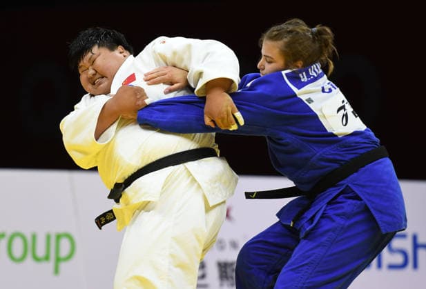 (260628) -- QINGDAO, June 28, 2026 -- Niu Xinran (L) of China competes against Helena Vukovic of Croatia during the women s +78kg bronze medal match at the IJF World Judo Tour Qingdao Grand Prix 2026 in Qingdao, east China s Shandong Province, June 28, 2026. ) (SP)CHINA-QINGDAO-JUDO-GRAND PRIX 2026(CN) LixZiheng 