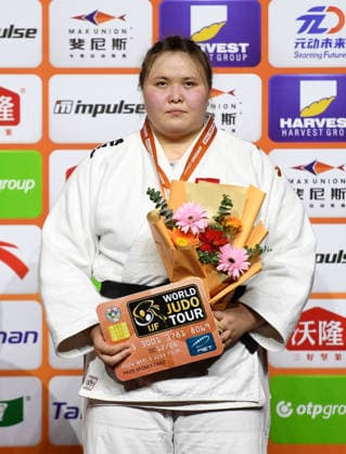 (260628) -- QINGDAO, June 28, 2026 -- Bronze medalist Ayiman Jinesinuer of China poses during the awarding ceremony for the women s +78kg at the IJF World Judo Tour Qingdao Grand Prix 2026 in Qingdao, east China s Shandong Province, June 28, 2026. ) (SP)CHINA-QINGDAO-JUDO-GRAND PRIX 2026(CN) LixZiheng 