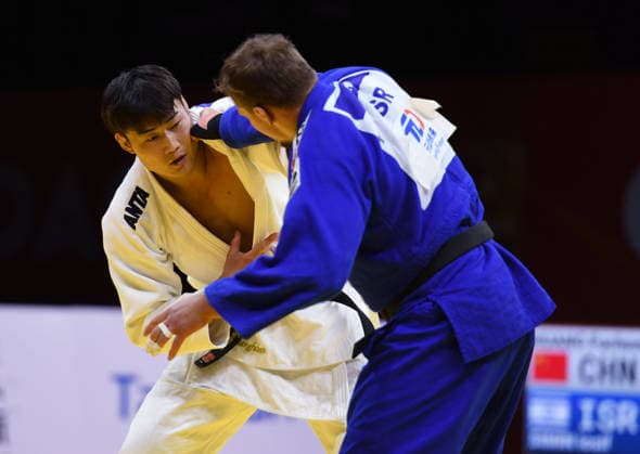 (260628) -- QINGDAO, June 28, 2026 -- Huang Fuchun (L) of China competes against Iosif Simin of Israel during the men s -100kg bronze medal match at the IJF World Judo Tour Qingdao Grand Prix 2026 in Qingdao, east China s Shandong Province, June 28, 2026. ) (SP)CHINA-QINGDAO-JUDO-GRAND PRIX 2026(CN) LixZiheng 