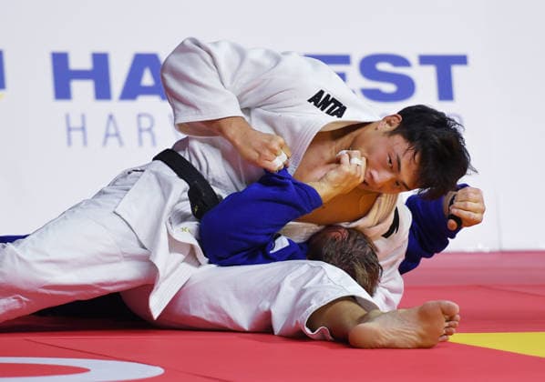 (260628) -- QINGDAO, June 28, 2026 -- Huang Fuchun (Top) of China competes against Iosif Simin of Israel during the men s -100kg bronze medal match at the IJF World Judo Tour Qingdao Grand Prix 2026 in Qingdao, east China s Shandong Province, June 28, 2026. ) (SP)CHINA-QINGDAO-JUDO-GRAND PRIX 2026(CN) LixZiheng 