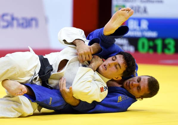 (260628) -- QINGDAO, June 28, 2026 -- Yahor Varapayeu (R) of Belarus competes against Guilherme Schimidt of Brazil during the men s -90kg final match at the IJF World Judo Tour Qingdao Grand Prix 2026 in Qingdao, east China s Shandong Province, June 28, 2026. ) (SP)CHINA-QINGDAO-JUDO-GRAND PRIX 2026(CN) LixZiheng 
