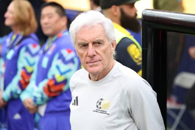 RECORD DATE NOT STATED FIFA World Cup, WM, Weltmeisterschaft, Fussball 2026 - Round of 32 - South Africa vs Canada South Africa s head coach Hugo Broos looks on prior the FIFA World Cup 2026 Round of 32 match South Africa against Canada, in Los Angeles, USA, 28 June 2026. LOS ANGELES United States  Copyright: xCHRISTOPERxTORRESx