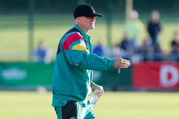 Trainer Christian Woerns (Germany) gestikuliert, UEFA European Under-19 Championship 2026 Group A, Germany v Denmark, Central Park Stadium am 28. June 2026 in Denbigh, Vereinigtes Königreich. (Foto von Marco Steinbrenner DeFodi Images) Trainer Christian Woerns (Germany) gestures, UEFA European Under-19 Championship 2026 Group A, Germany v Denmark, Central Park Stadium, June 28, 2026 in Denbigh, United Kingdom. (Photo by Marco Steinbrenner DeFodi Images) - *** Coach Christian Woerns of Germany gestures, 2026 UEFA European Under-19 Championship Group A, Germany vs. Denmark, Central Park Stadium on June 28, 2026, in Denbigh, United Kingdom. Photo by Marco Steinbrenner, DeFodi Images. Coach Christian Woerns of Germany gestures during the 2026 UEFA European Under-19 Championship, Group A, Germany vs. Denmark, Central Park Stadium, June 28, 2026, in Denbigh, United Kingdom. Photo by Marco Steinbrenner, DeFodi Images