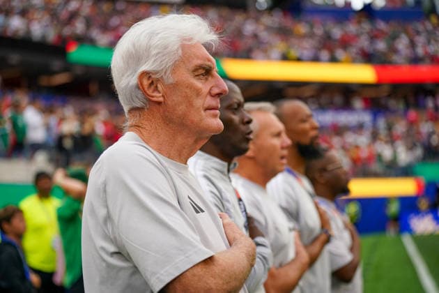 USA: Fußball FIFA World Cup, WM, Weltmeisterschaft, Fussball 2026, Sechzehntelfinale, Round of 32, Südafrika vs Kanada, South Africa vs Canada, SoFi Stadium (Inglewood, Los Angeles County, Kalifornien): Hugo Broos (Trainer Südafrika) *** USA Soccer 2026 FIFA World Cup, Round of 32, South Africa vs. Canada, SoFi Stadium, Inglewood, Los Angeles County, California; Hugo Broos, South Africa s head coach Copyright: xJOERANxSTEINSIEKx