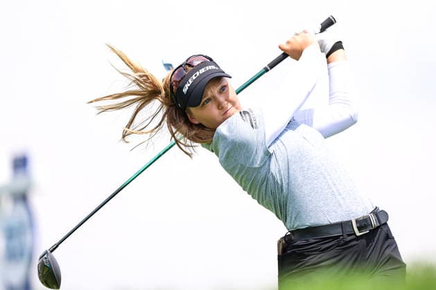 Brooke Henderson of Canada hits her tee shot on the third tee during the final round of the 2026 KPMG Women s PGA, Golf Herren Championship at Hazeltine National Golf Club on June 28, 2026 in Chaska, Minnesota. CSM. Chaska USA - ZUMAc04_ 20260628_zma_c04_022 Copyright: xStevenxGarciax