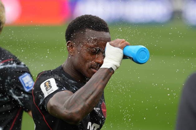 South Africa v Canada - FIFA World Cup, WM, Weltmeisterschaft, Fussball 2026 - Round of 32 INGLEWOOD, CALIFORNIA - JUNE 28: Richie Laryea of Canada pours water on his face at the hydration break during the 2026 FIFA World Cup Round of 32 match between South Africa and Canada at Los Angeles Stadium (SoFi Stadium) in Inglewood, California, United States on June 28, 2026. Tayfun Coskun Anadolu California United States. Editorial use only. Please get in touch for any other usage.  Copyright: x2026xAnadoluxTayfunxCoskunx