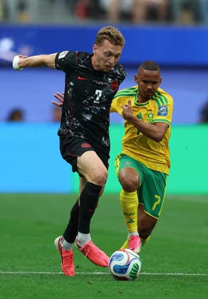 (260629) -- LOS ANGELES, June 29, 2026 -- Alistair Johnston (L) of Canada competes against Oswin Appollis of South Africa during the round of 32 match between Canada and South Africa at the 2026 FIFA World Cup, WM, Weltmeisterschaft, Fussball at Los Angeles Stadium in Los Angeles, the United States, June 28, 2026. ) (SP)U.S.-LOS ANGELES-FOOTBALL-FIFA WORLD CUP-ROUND OF 32-CAN VS RSA MaoxSiqian 