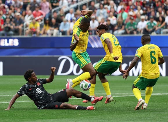 (260629) -- LOS ANGELES, June 29, 2026 -- Sphephelo Sithole (2nd L) of South Africa competes during the round of 32 match between Canada and South Africa at the 2026 FIFA World Cup, WM, Weltmeisterschaft, Fussball at Los Angeles Stadium in Los Angeles, the United States, June 28, 2026. ) (SP)U.S.-LOS ANGELES-FOOTBALL-FIFA WORLD CUP-ROUND OF 32-CAN VS RSA MaoxSiqian 