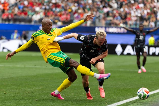 June 28, 2026, Los Angeles, California, USA: South Africa s Khuliso Mudau (20) and CanadaÃ¢â‚¬â ¢s Liam Millar (11) vie for the ball during the FIFA World Cup, WM, Weltmeisterschaft, Fussball Round of 32 soccer match at SoFi Stadium in Inglewood, Calif., Sunday, June 28, 2026. World Cup 2026: Canada Vs South Africa  - ZUMAc68_ 20260628_zaf_c68_025 Copyright: xRingoxChiux