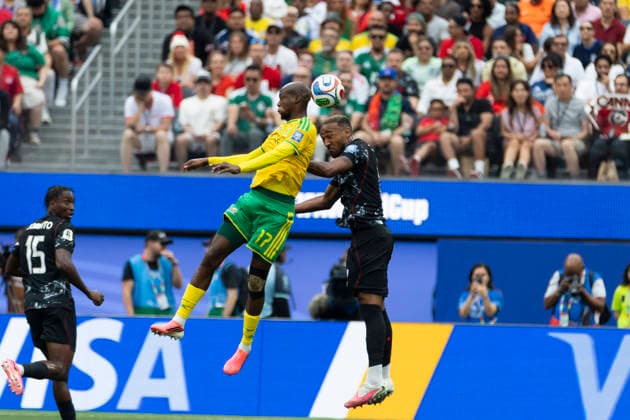 June 28, 2026, Los Angeles, California, USA: South Africa s Evidence Makgopa (17) and CanadaÃ¢â‚¬â ¢s Derek Cornelius (13) vie for the ball during the FIFA World Cup, WM, Weltmeisterschaft, Fussball Round of 32 soccer match at SoFi Stadium in Inglewood, Calif., Sunday, June 28, 2026. World Cup 2026: Canada Vs South Africa  - ZUMAc68_ 20260628_zaf_c68_032 Copyright: xRingoxChiux